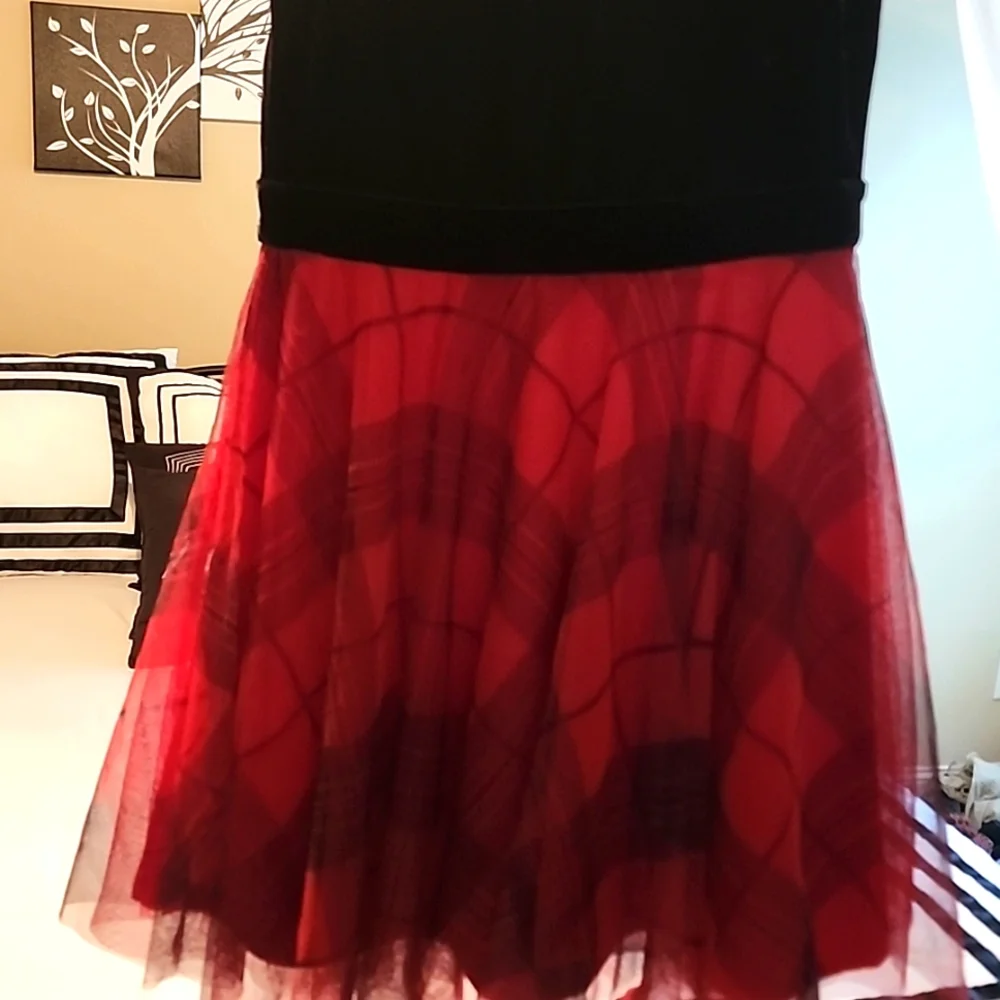 Dress - Picture 1 of 3